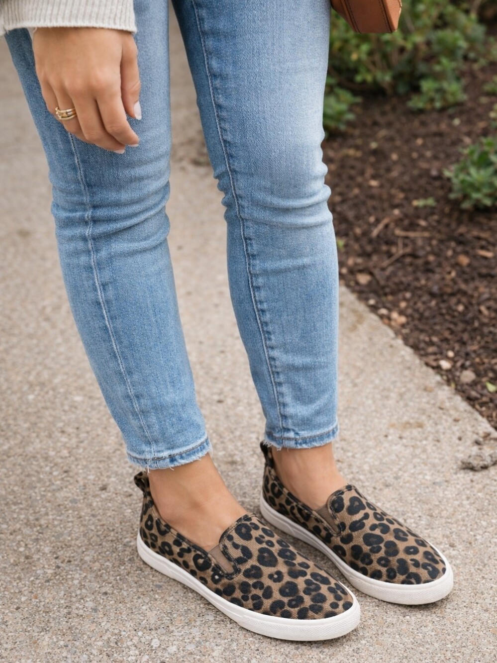Tommy Bahama leopard women's shoes pull on moccasins